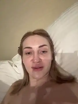 Snapshot of lovencat chatting on April 7, 10:20 pm lovencat online show from April 7, 10:20 pm