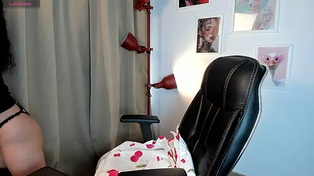 Snapshot of dolcee__ chatting on April 29, 1:15 pm dolcee online show from April 29, 1:15 pm