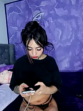 Rouxx 1 online show from May 14, 8:15 pm