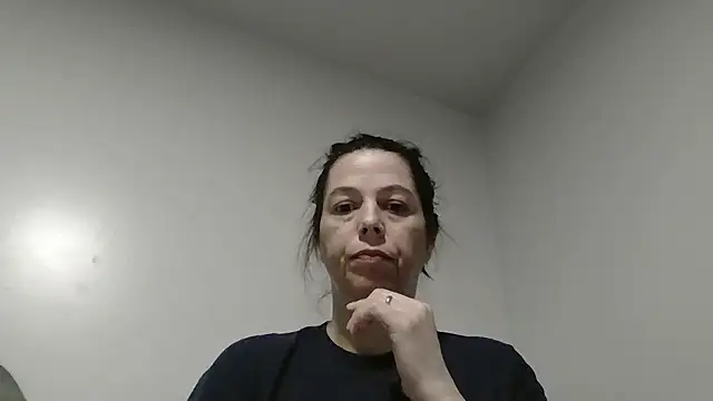lily1982 online show from May 4, 4:36 pm