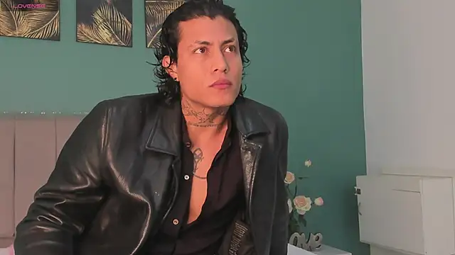 Snapshot of Damian_Romanoff chatting on April 8, 12:27 pm Damian Romanoff online show from April 8, 12:27 pm