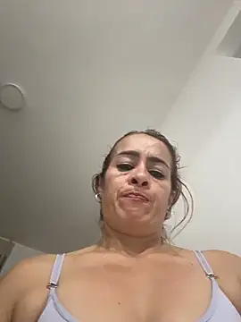 Natigoonzalez online show from May 17, 1:25 am