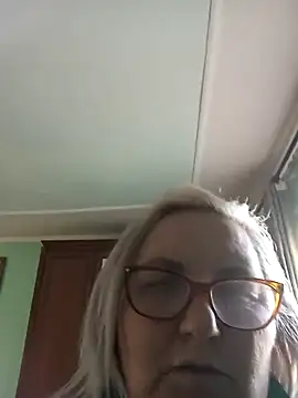 Snapshot of AureliaSky598 chatting on April 29, 2:54 pm AureliaSky598 online show from April 29, 2:54 pm