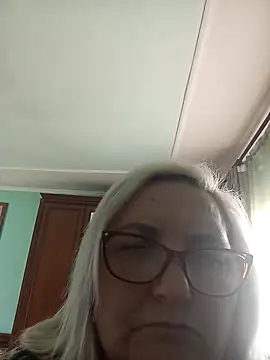 Snapshot of AureliaSky598 chatting on May 10, 11:59 am AureliaSky598 online show from May 10, 11:59 am