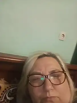 Snapshot of AureliaSky598 chatting on June 8, 1:28 am AureliaSky598 online show from June 8, 1:28 am