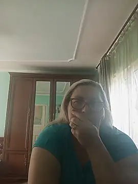 Snapshot of AureliaSky598 chatting on June 15, 1:57 pm AureliaSky598 online show from June 15, 1:57 pm