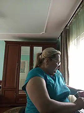 Snapshot of AureliaSky598 chatting on June 17, 1:56 pm AureliaSky598 online show from June 17, 1:56 pm