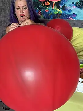 Snapshot of QueenOfBalloons chatting on July 17, 6:31 am QueenOfBalloons online show from July 17, 6:31 am