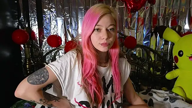 Snapshot of Sansarella chatting on February 19, 3:17 am Sansarella online show from February 19, 3:17 am