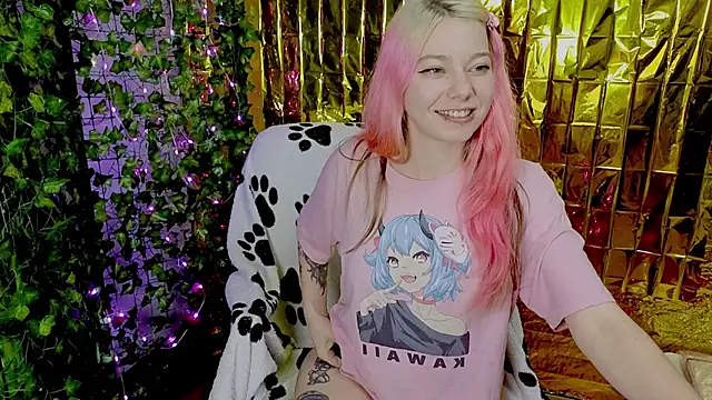 Snapshot of Sansarella chatting on March 5, 6:23 pm Sansarella online show from March 5, 6:23 pm