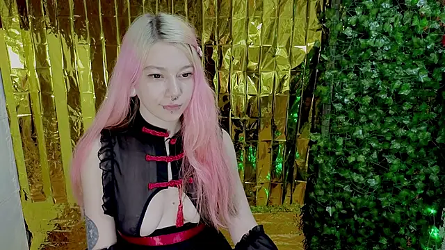 Snapshot of Sansarella chatting on March 12, 8:10 pm Sansarella online show from March 12, 8:10 pm