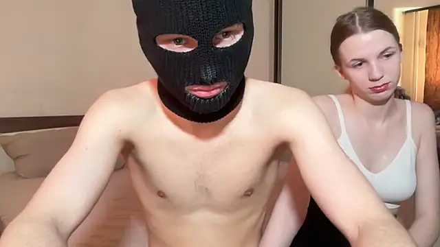 HotBabyCouple  online show from April 17, 8:17 am