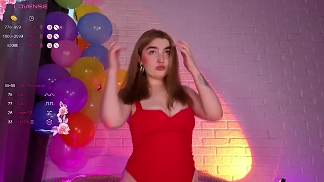 sweetandcuteee online show from June 1, 9:44 am