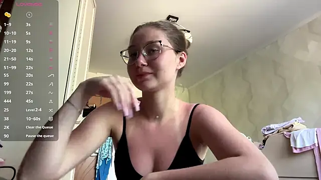 Snapshot of UncaringArtery chatting on July 12, 7:32 am UncaringArtery online show from July 12, 7:32 am