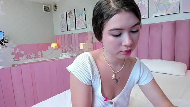 Hellencute18  online show from April 20, 7:04 pm
