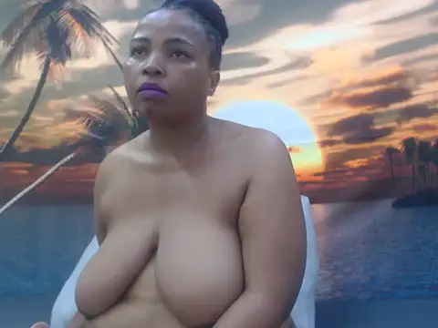 GoldenLuxeLady online show from May 13, 4:32 am