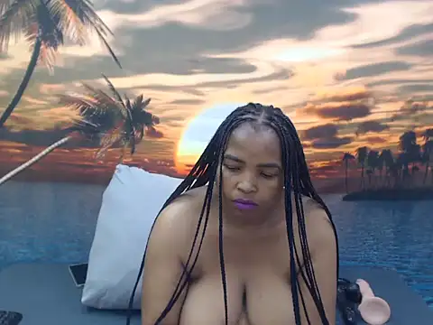 GoldenLuxeLady online show from May 15, 4:41 am