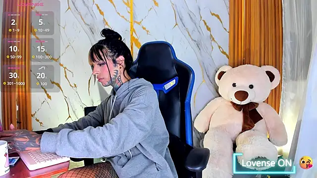 Dafne kee online show from April 11, 3:33 am