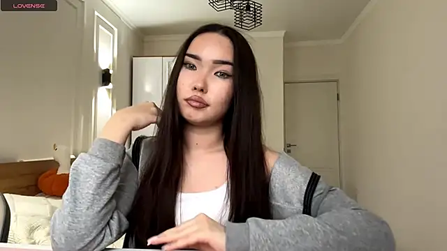 MardellHeavrin online show from May 19, 1:39 pm