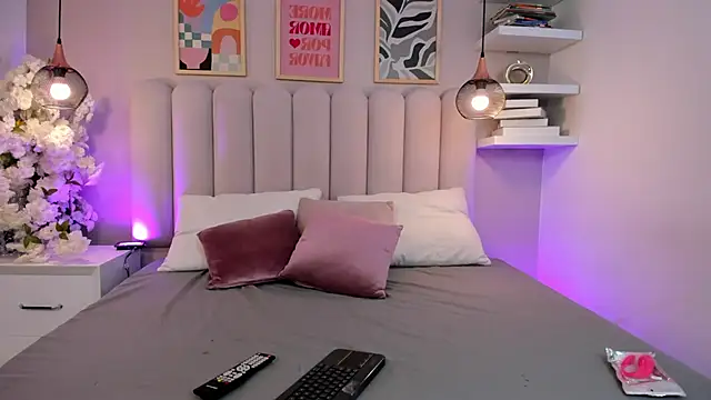 Madie amoretti online show from April 17, 12:30 pm