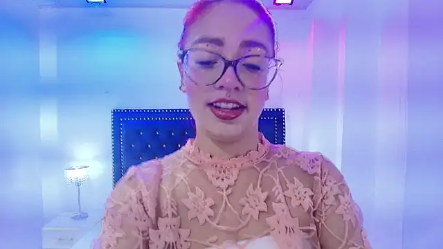 Amelie adams online show from April 26, 11:30 am