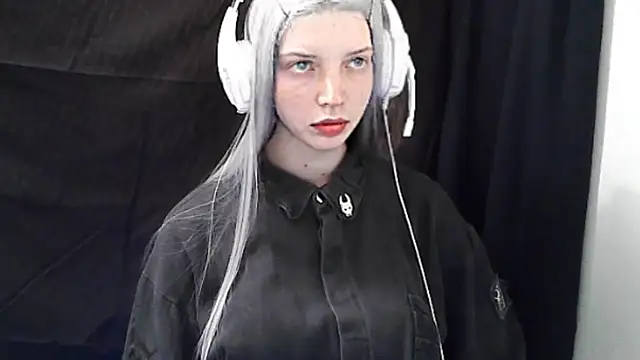 Snapshot of Crimson_Lady chatting on May 26, 6:04 pm Crimson Lady online show from May 26, 6:04 pm