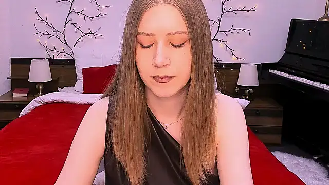 Snapshot of cheeky_chick chatting on April 14, 1:17 pm cheeky chick online show from April 14, 1:17 pm