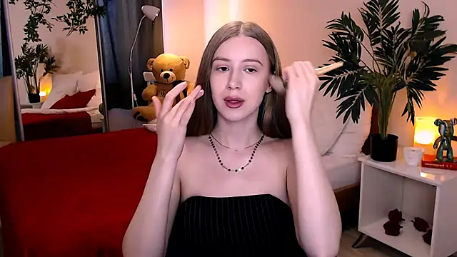 Snapshot of cheeky_chick chatting on June 27, 6:18 am cheeky chick online show from June 27, 6:18 am