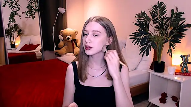Snapshot of cheeky_chick chatting on June 28, 8:15 pm cheeky chick online show from June 28, 8:15 pm
