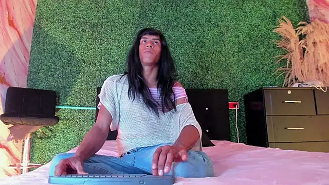 Lexyy lux online show from April 14, 1:39 pm