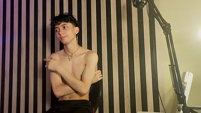 Snapshot of Twink_Sebas7 chatting on June 4, 12:11 pm Twink Sebas7 online show from June 4, 12:11 pm