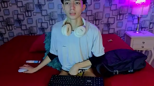 Snapshot of Twink_Sebas7 chatting on June 19, 12:20 pm Twink Sebas7 online show from June 19, 12:20 pm