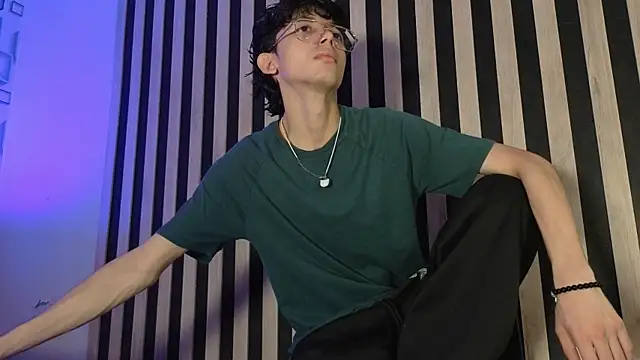 Snapshot of Twink_Sebas7 chatting on July 3, 12:22 pm Twink Sebas7 online show from July 3, 12:22 pm