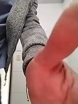 Snapshot of Bruno13travieso chatting on July 26, 1:18 pm Bruno13travieso online show from July 26, 1:18 pm