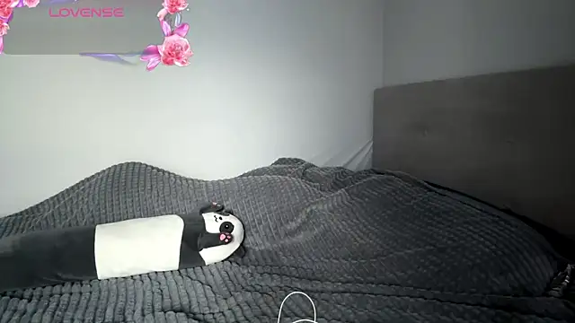 Snapshot of Thyeiysyla chatting on April 11, 2:16 am Thyeiysyla online show from April 11, 2:16 am