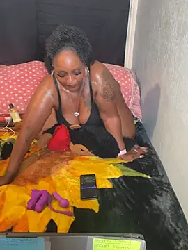 miidnightmonroe online show from April 12, 6:18 am