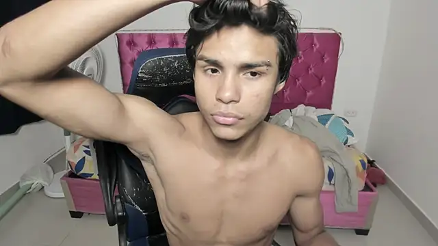 Snapshot of skinny_sam chatting on June 14, 2:46 am skinny sam online show from June 14, 2:46 am