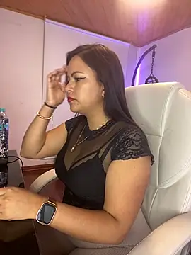 Snapshot of MIA_ROSSEEE chatting on April 20, 3:26 pm MIA ROSSEEE online show from April 20, 3:26 pm