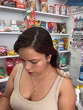Snapshot of MIA_ROSSEEE chatting on April 22, 1:34 pm MIA ROSSEEE online show from April 22, 1:34 pm
