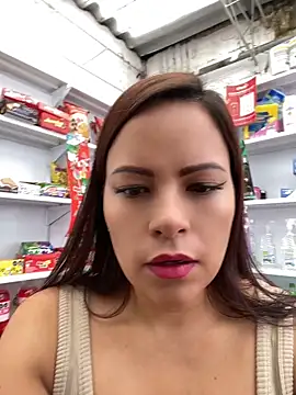 Snapshot of MIA_ROSSEEE chatting on May 5, 1:52 pm MIA ROSSEEE online show from May 5, 1:52 pm