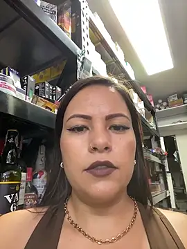 Snapshot of MIA_ROSSEEE chatting on May 6, 1:16 pm MIA ROSSEEE online show from May 6, 1:16 pm