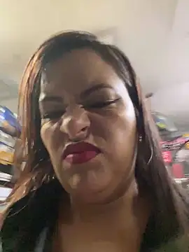 Snapshot of MIA_ROSSEEE chatting on May 15, 10:33 am MIA ROSSEEE online show from May 15, 10:33 am