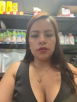 Snapshot of MIA_ROSSEEE chatting on May 25, 12:11 pm MIA ROSSEEE online show from May 25, 12:11 pm