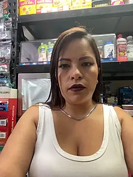 Snapshot of MIA_ROSSEEE chatting on May 28, 1:08 pm MIA ROSSEEE online show from May 28, 1:08 pm