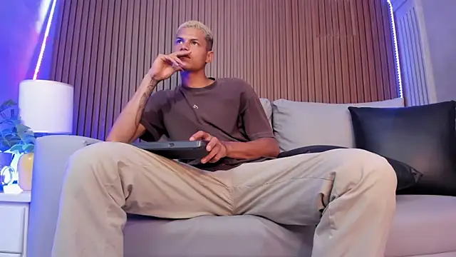 Omen20  online show from April 9, 12:21 pm