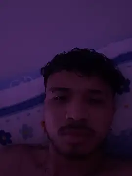 Snapshot of tslim1 chatting on April 8, 10:32 pm tslim1 online show from April 8, 10:32 pm