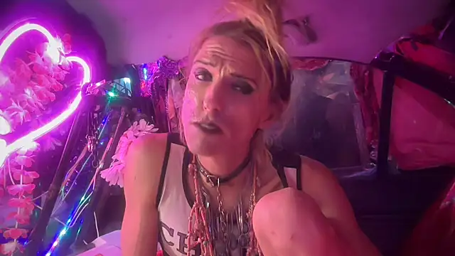 Snapshot of TgirlBrat chatting on May 26, 1:07 pm TgirlBrat online show from May 26, 1:07 pm