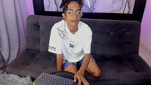 triiangel latinboy online show from May 25, 12:22 pm
