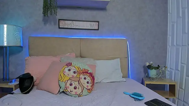 Snapshot of RoxaneBrown chatting on June 25, 7:29 pm RoxaneBrown online show from June 25, 7:29 pm
