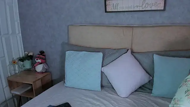 Snapshot of RoxaneBrown chatting on July 31, 7:57 pm RoxaneBrown online show from July 31, 7:57 pm